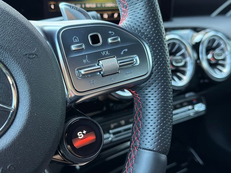 Mercedes-Benz CLA 35 AMG 4MATIC Premium - fotka 32 z 40
