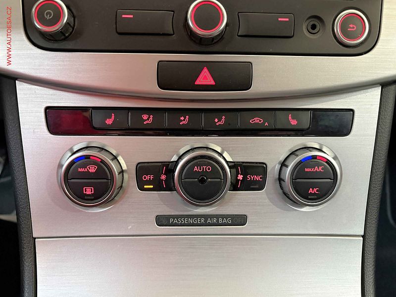 Volkswagen CC (2012) 2.0 TDi, Sport, TZ, bixen - fotka 15 z 17