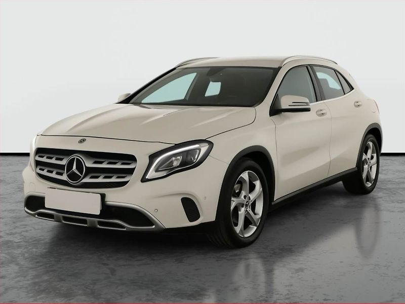 Mercedes-Benz GLA (2017) 180, Automat, Kůže, Navi - fotka 2 z 20