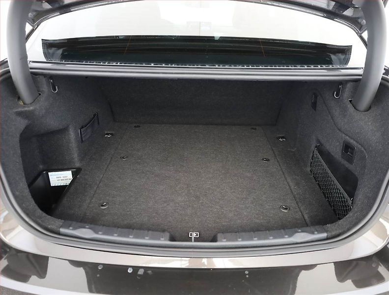 BMW Řada 3 (2016) 330e iPerformance, Automat - fotka 16 z 18