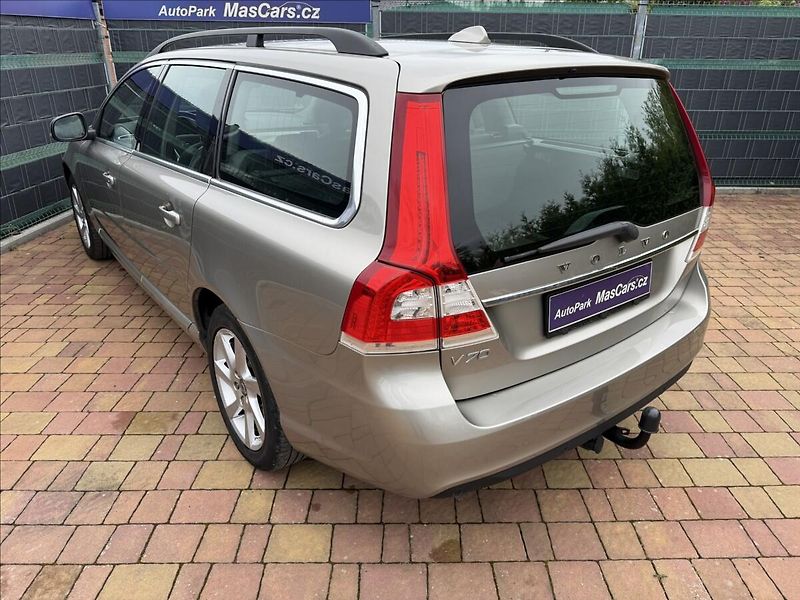 Volvo V70 2.0 D4 Momentum - fotka 6 z 23