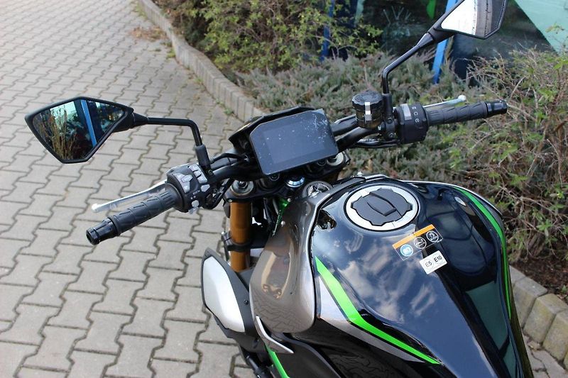 Kawasaki Z 900 (2026) SE NOVINKA 2026 SKLADEM - fotka 8 z 10