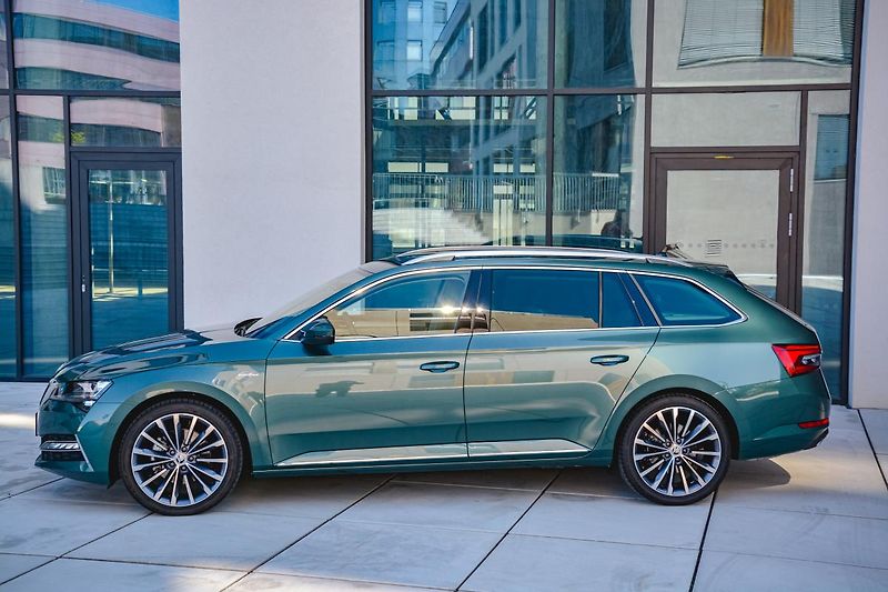 Škoda Superb (2023) L&K 2,0 TDI 147 kW 7-st aut 4x - fotka 3 z 66