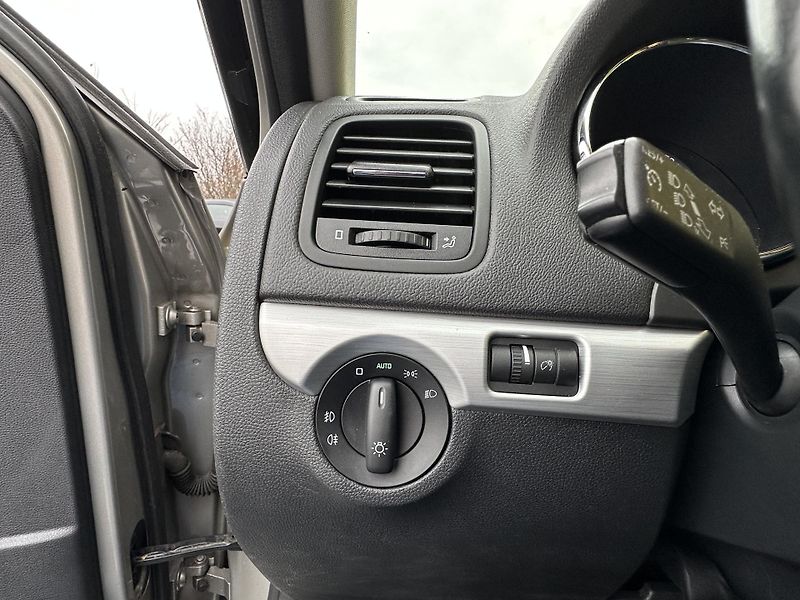 Škoda Yeti (2015) EDITION*1.4TSI/110kW*4x4*1.Maj - fotka 18 z 42