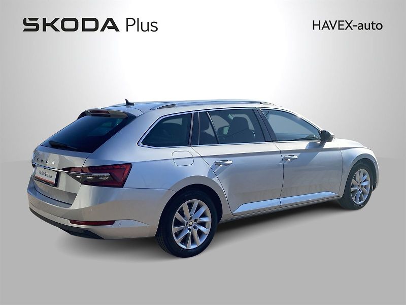 Škoda Superb (2023) Combi 2.0 TDI DSG Style - fotka 2 z 35