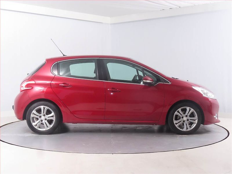 Peugeot 208 (2012) Active 1.6 e-HDi, Navi - fotka 6 z 16