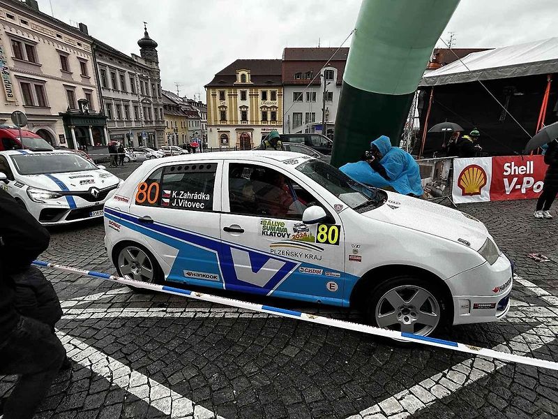 Tragédie, která se odehrála v rámci 58. ročníku Rallye Šumava, kdy po nehodě zemřela navigátorka Alena Krejčíková (41), nezasáhla jen příznivce rallye, ale její kamarády, jelikož byla na Klatovsku doma.