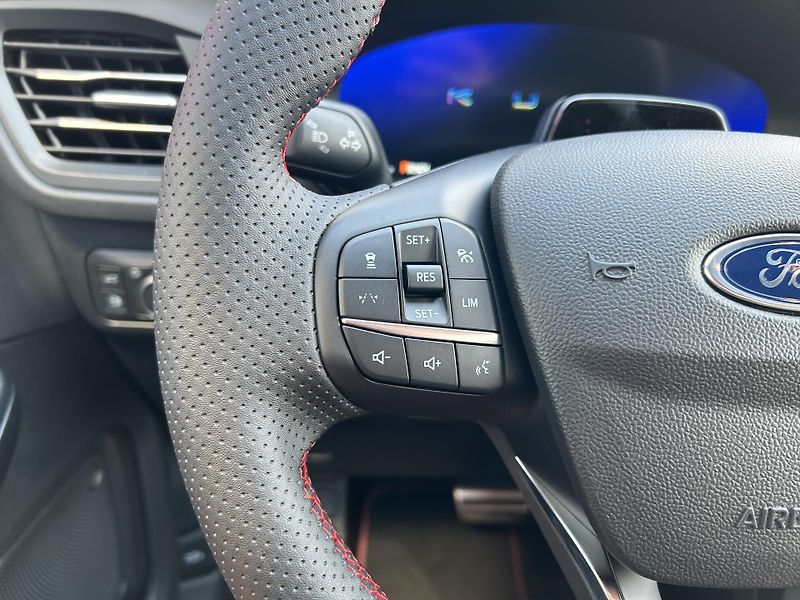 Ford Kuga ST-Line X 2.5 PHEV 178 kW - fotka 23 z 38