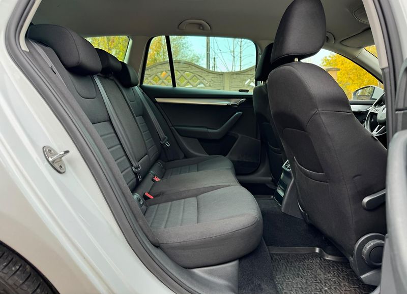 Škoda Octavia 2.0TDi STYLE 1.MAJ DPH ROZVODY - fotka 11 z 24