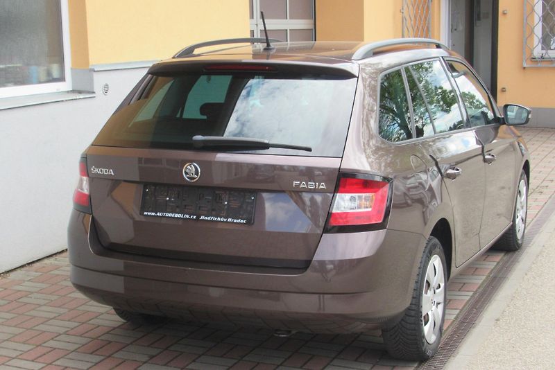 Škoda Fabia 1.2 TSi KLIMA VYHŘ. SEDADLA - fotka 8 z 22