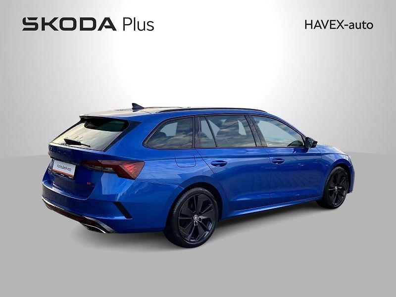 Škoda Octavia (2023) Combi 2.0 TDI DSG RS - fotka 2 z 35