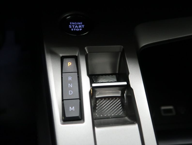 Peugeot 308 1,2 PT AT ALLURE NAVI KAMERA - fotka 28 z 42