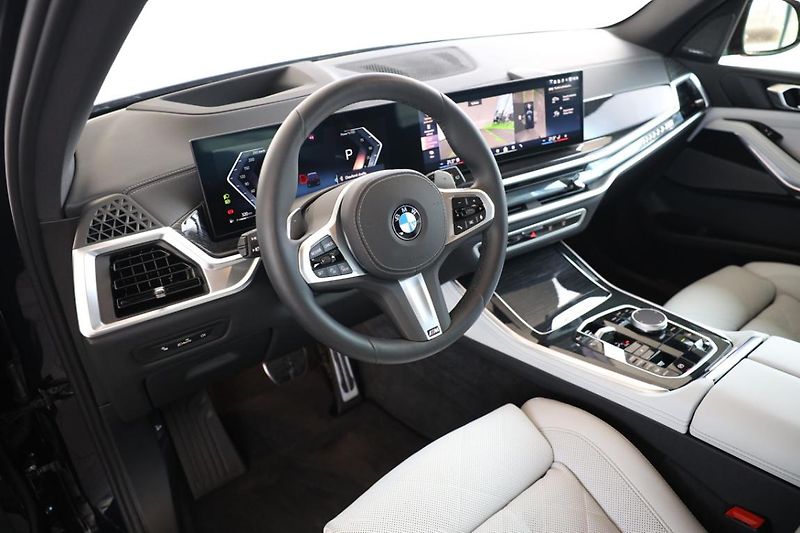 BMW X5 xDrive40d - fotka 2 z 30