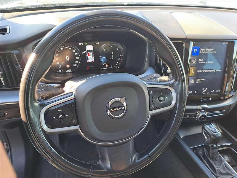Volvo XC60 2,0 D4 FWD MOMENTUM - fotka 13 z 18