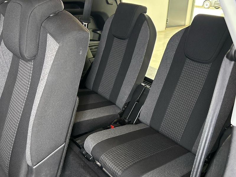 Peugeot 5008 Active, 7 míst - fotka 27 z 56