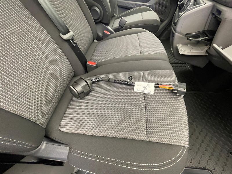 Volkswagen Transporter Nový T7 Kombi TDI DR - fotka 19 z 29