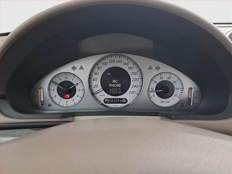 Mercedes-Benz Třídy E (2002) E 320 , Automat, po STK, Tažné - fotka 11 z 18