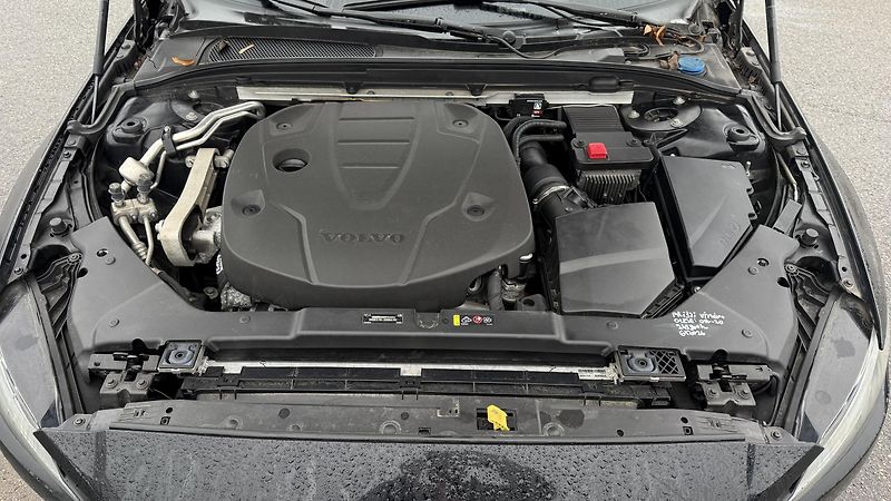 Volvo V60 (2019) D4 140KW AUTOMAT - fotka 16 z 17