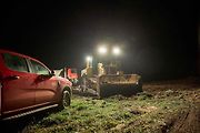 Na stavbě dálnice D11 se pracuje i za tmy