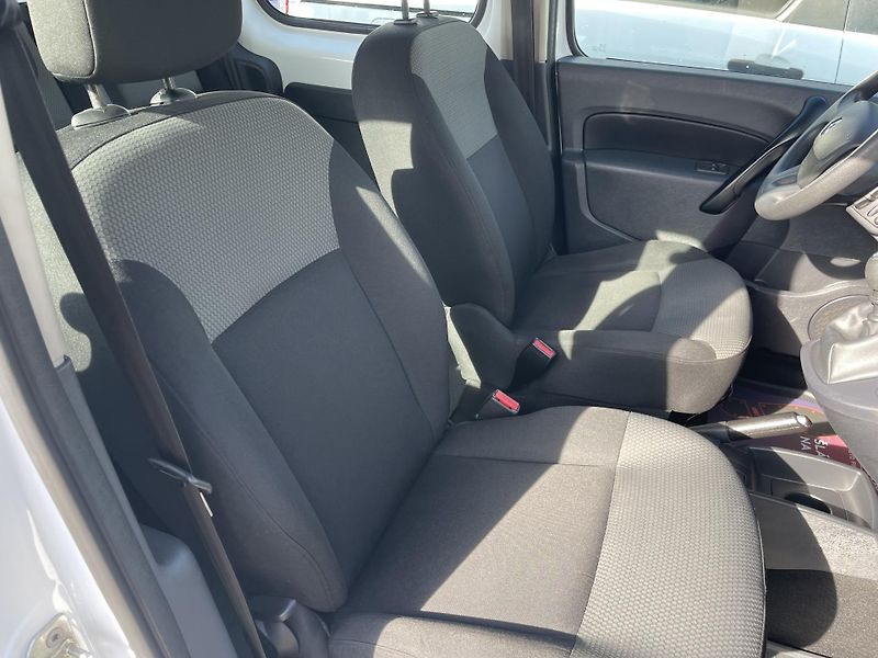 Renault Kangoo 1.2TCe 5-míst NEHAVAR-DPH-ČR ! - fotka 18 z 22