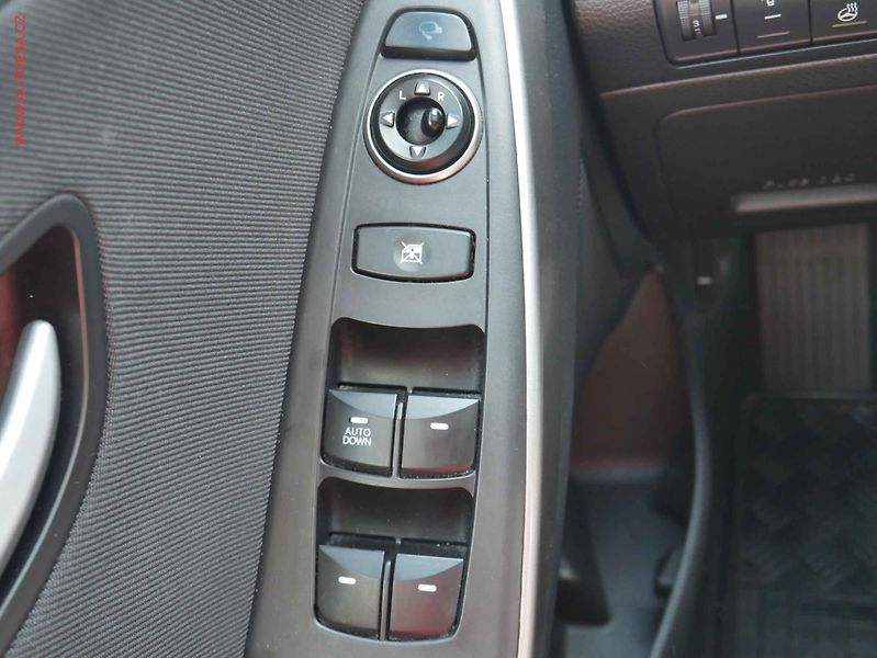 Hyundai i30 (2014) 1.6 VVTi, ČR, AC, tempo - fotka 12 z 15