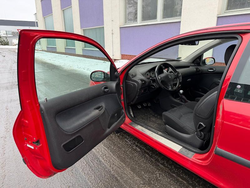 Peugeot 206 1,4i / 55 kW / sada pneu  - fotka 8 z 21