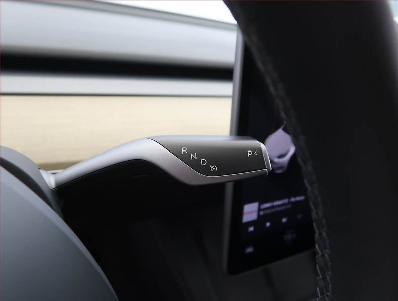 Tesla Model Y (2023) RWD LFP 60kWh, SoH 97% - fotka 12 z 33