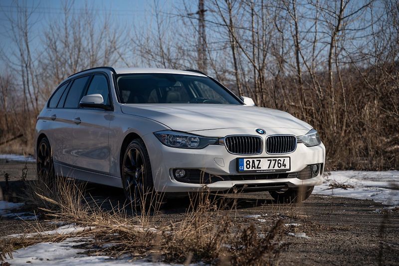 BMW Řada 3 (2014) 320d Touring F31 xDrive AT - fotka 2 z 28