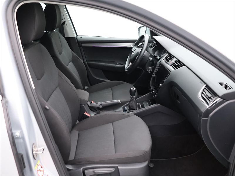 Škoda Octavia 2,0 TDI Style LED Kessy CZ - fotka 10 z 26