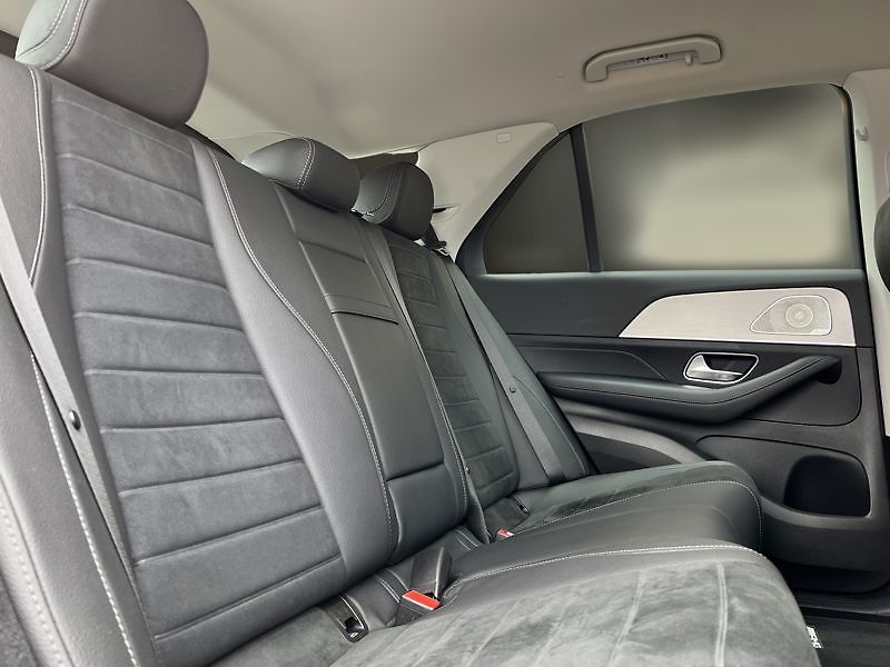 Mercedes-Benz GLE 300 d 4MATIC AMG Line Airmatic - fotka 17 z 18