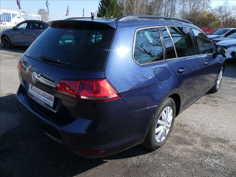 Volkswagen Golf 1,6 TDi 81kW CUP,2xkola,naviga - fotka 10 z 48