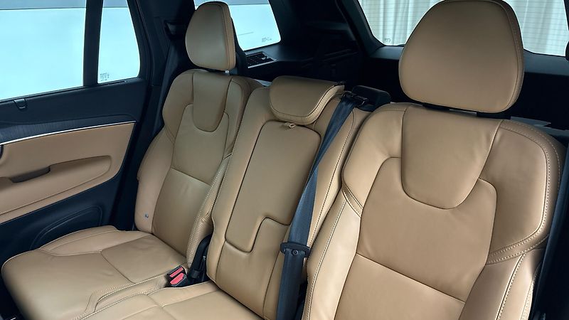 Volvo XC90 2.0 B5 AUT AWD Plus Bright - fotka 16 z 34