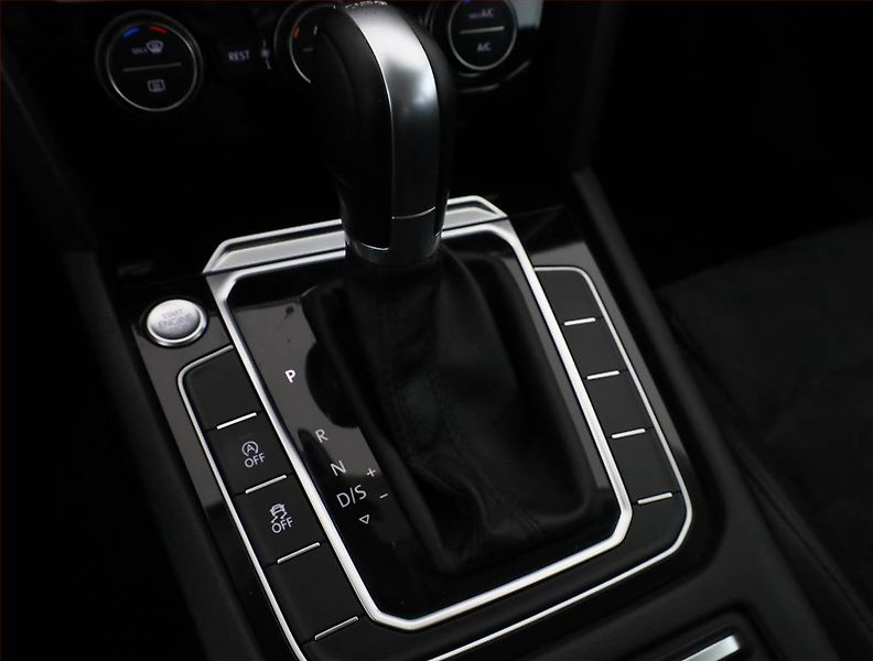 Volkswagen Passat (2016) 2.0 TDI, Automat, Serv.kniha - fotka 11 z 18