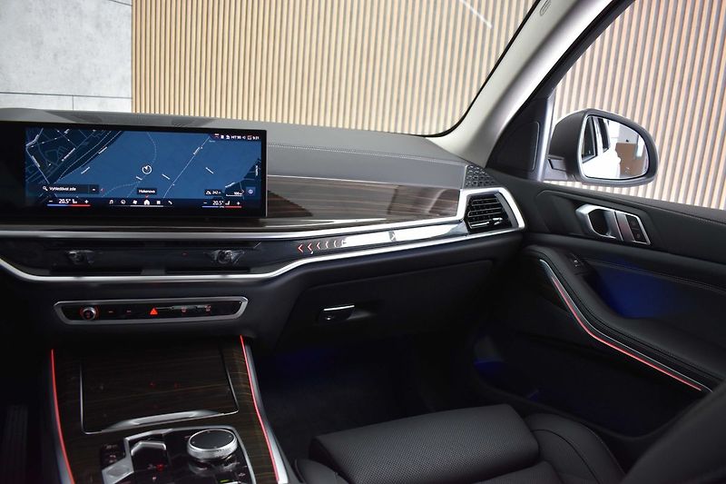 BMW X5 xDrive50e ZÁRUKA*AIR*TANŽÉ*ČR - fotka 10 z 47