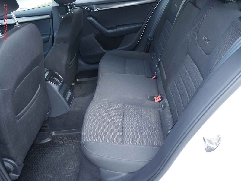 Škoda Octavia (2015) 2.0 TDi 4x4, ČR, DSG, bixen - fotka 10 z 20