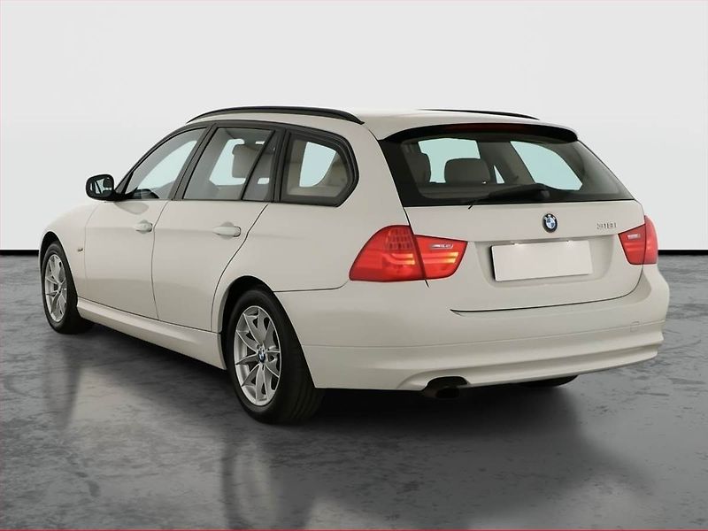BMW Řada 3 (2011) 318 i, Serv.kniha - fotka 4 z 16
