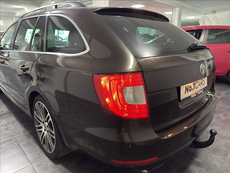 Škoda Superb 2,0   TDI 4X4 125KW ELEGANCE - fotka 27 z 31