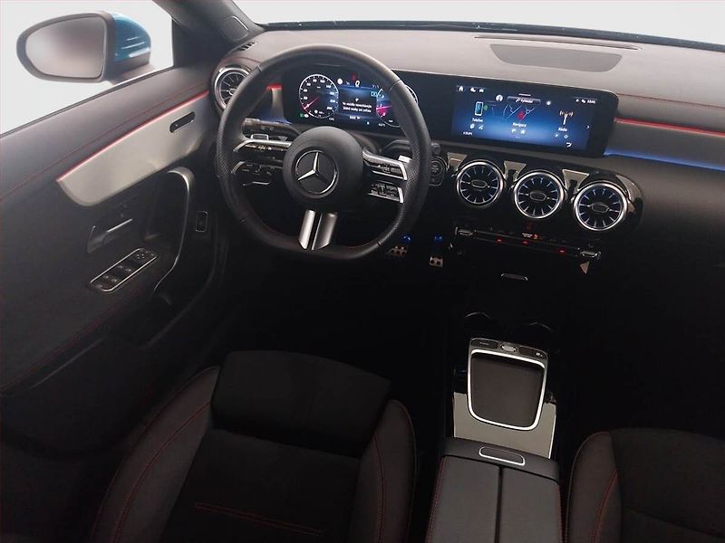 Mercedes-Benz CLA (2024) AMG Paket 180 - fotka 7 z 17