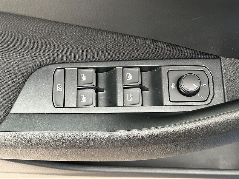 Škoda Scala 1.0 TSI Selection - fotka 11 z 28