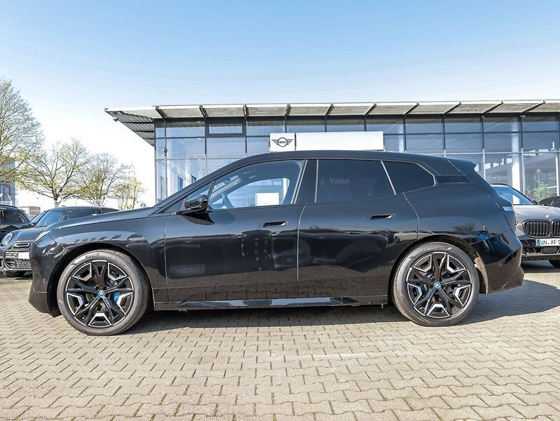 BMW iX xDrive40 Sport Vzduch Pano HuD - fotka 3 z 13