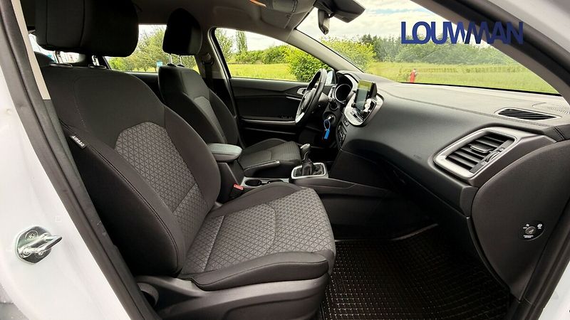 Kia Ceed 1.5 T-GDI SPIN - fotka 12 z 22