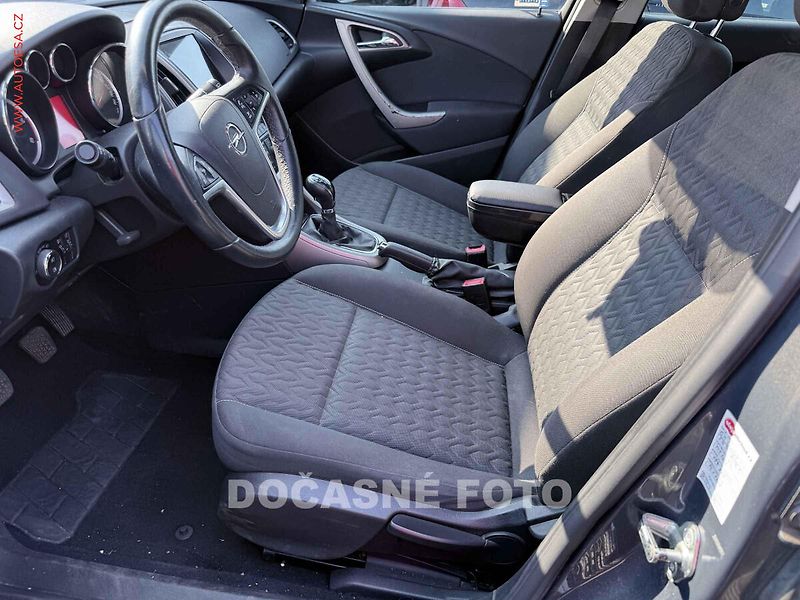 Opel Astra (2013) 1.7 cdti - fotka 3 z 3
