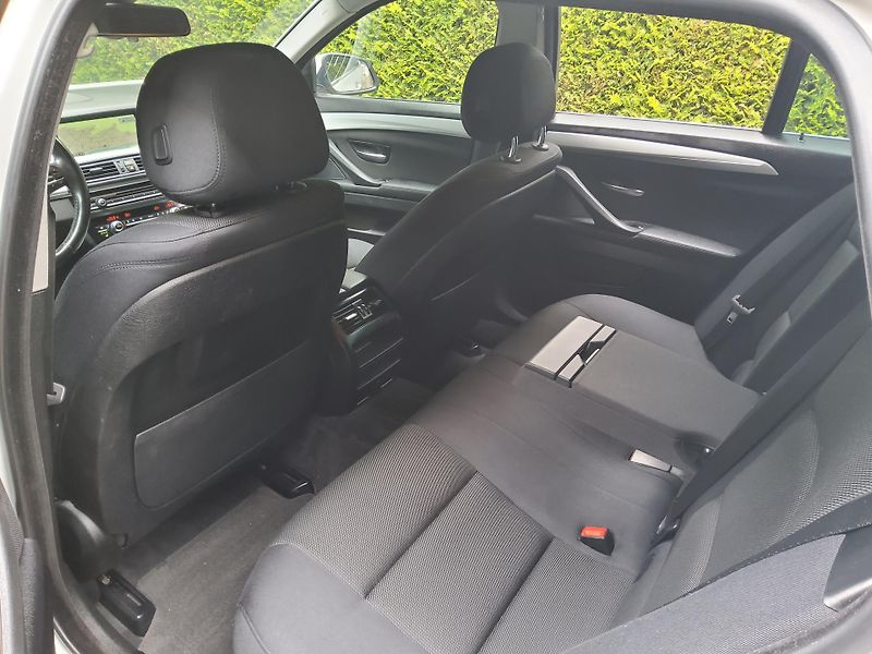 BMW Řada 5 (2016) 520d xDr.  ČR navi nez. topení - fotka 10 z 24