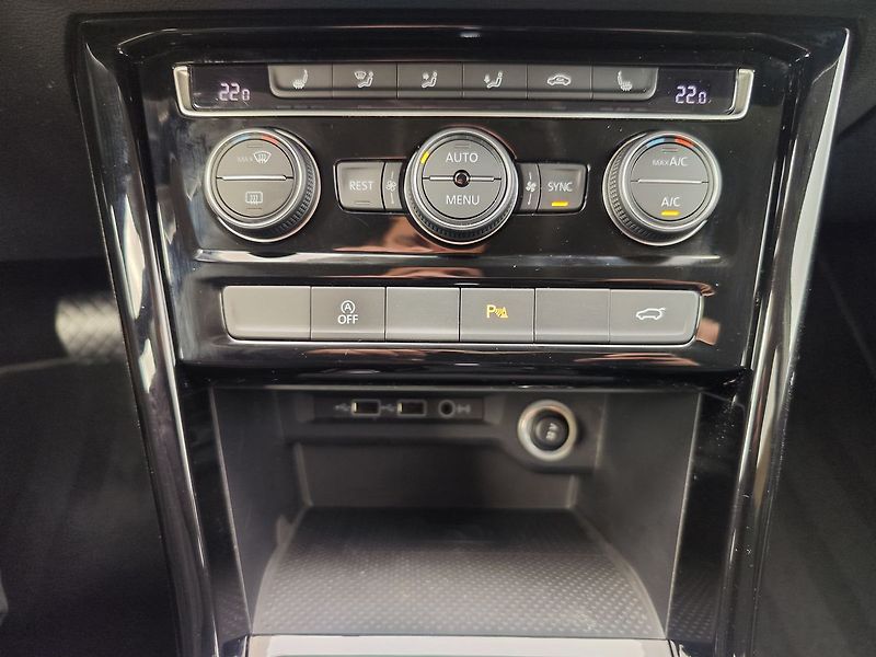 Volkswagen Touran 2.0 TDI/110kW Comfortline - fotka 22 z 32