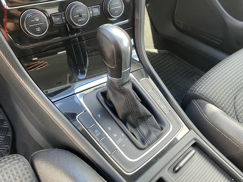 Volkswagen Golf (2015) 1.6 TDi, DSG, výhřev sed. - fotka 16 z 18
