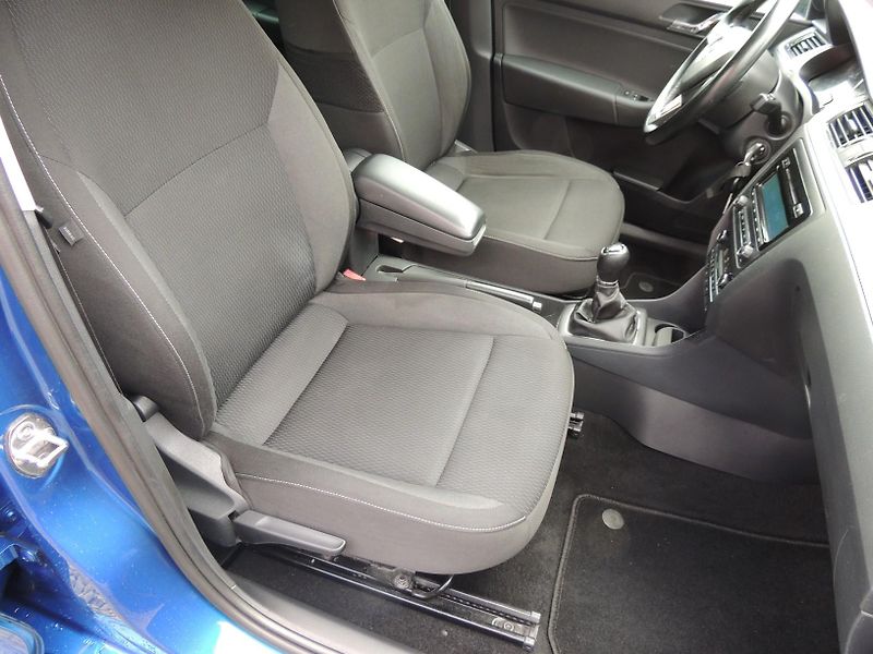 Škoda Rapid (2014) 1.2TSi,77kw,dobrá výbava,xenon - fotka 30 z 45