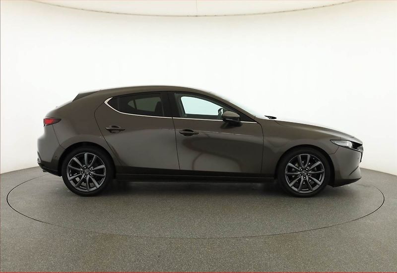 Mazda 3 (2020) 2.0 Skyactiv-G - fotka 6 z 18