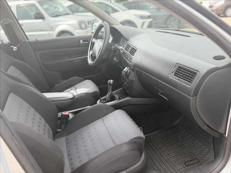 Volkswagen Golf 1,9 TDI 74kW - fotka 22 z 24