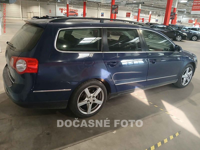 Volkswagen Passat (2007) 2.0, servis.kniha - fotka 2 z 3