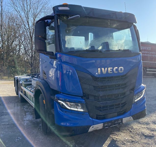 Iveco X-WAY (2025) AD280X48Y/PT 6x2 kontejner - fotka 4 z 4